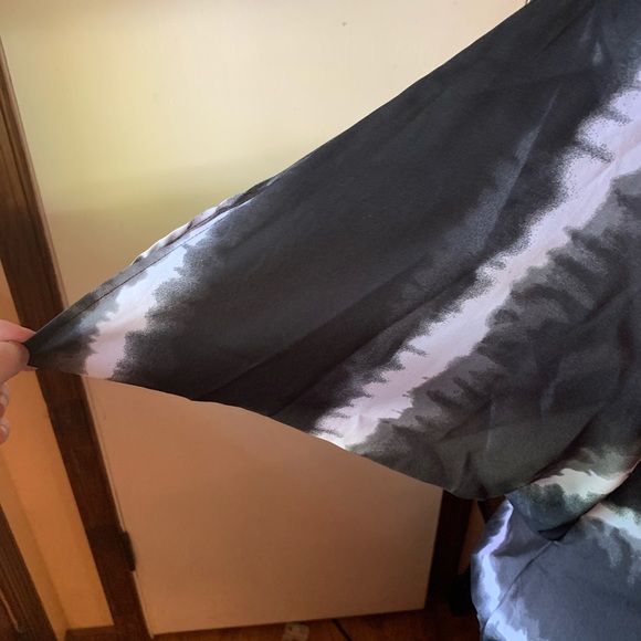 CONVERSE Blouse Black White Tie Dye Flowy Short Sleeve Top Blouse Small EUC LN - Picture 9 of 11